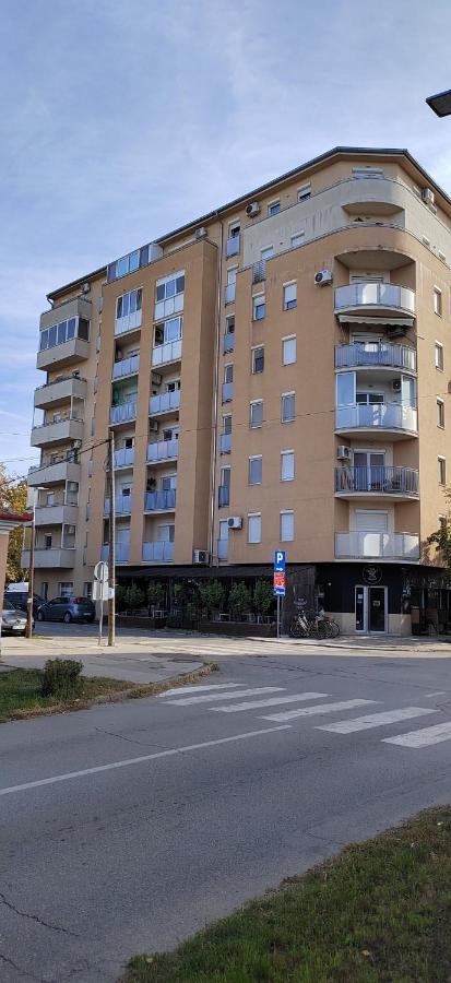 Lux Apartman Ava Kikinda Exterior photo